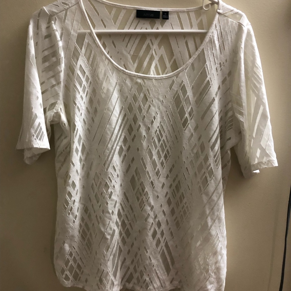 Apt 9 top